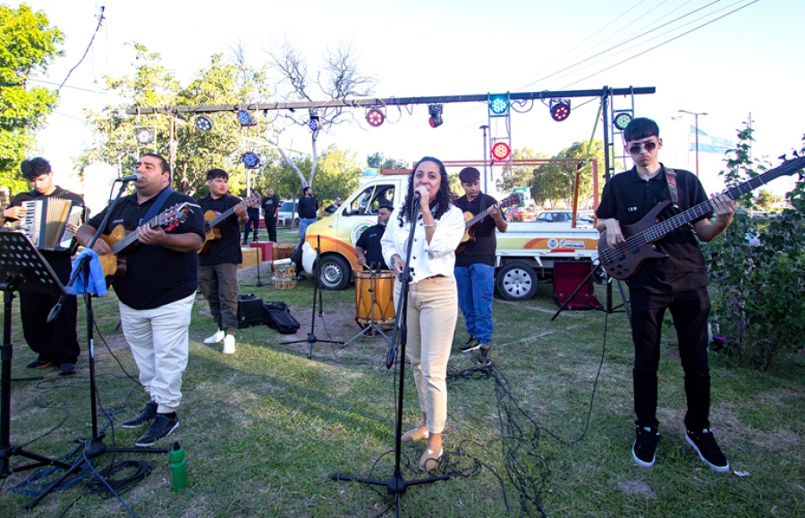 LA 4° FERIA REGIONAL DE ARTESANOS Y EMPRENDEDORES FINALIZÓ EN BARRIO EUGENIO MARTOS