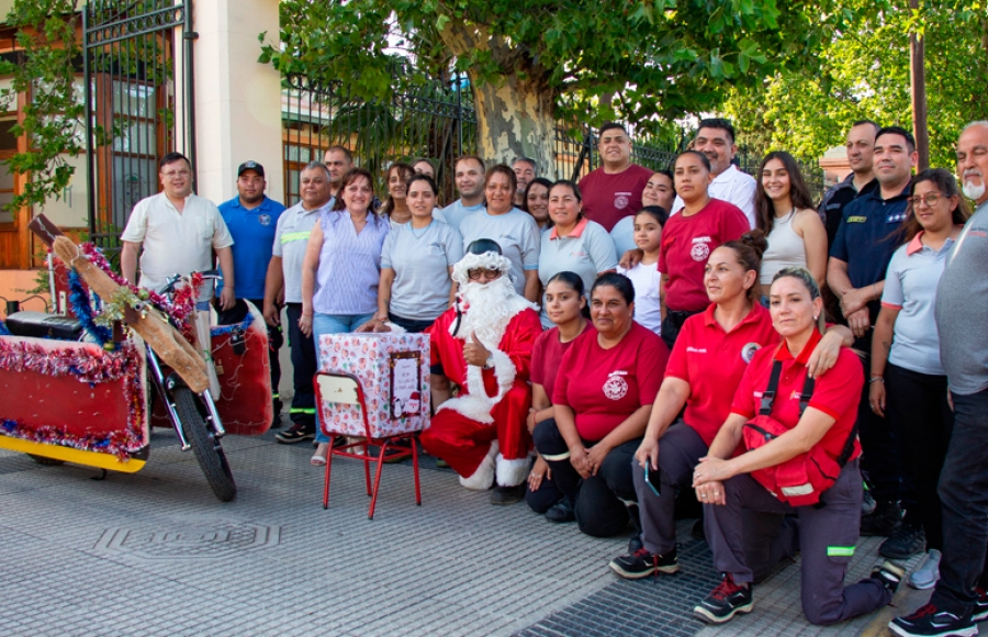 PAPÁ NOEL LLEGÓ A DEÁN FUNES