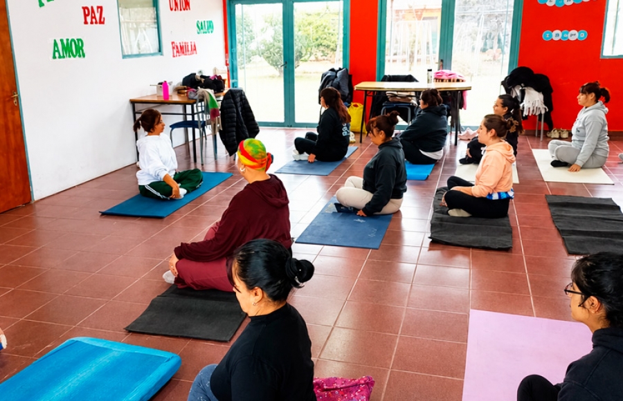 JORNADA DE YOGA EN SALAS CUNA