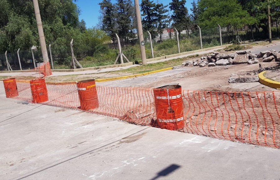 APERTURA DE CALZADA PARA HORMIGONADO EN MORENO Y ZANICHELLI