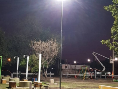 NUEVA ILUMINACIÓN EN PLAZA DE BARRIO LAS CORTADAS