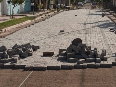 ADOQUINADO EN LAS CALLES DEL BARRIO VILLA MOYANO