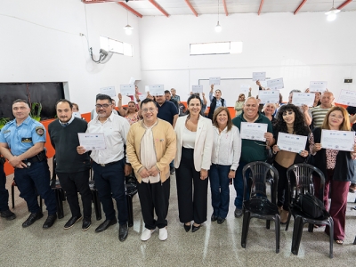 Se entregaron los diplomas de la Diplomatura en Gestión Vecinal en Deán Funes