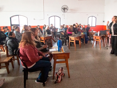 CHARLA SOBRE EMOCIONES EN VILLA MOYANO