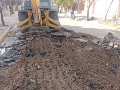 REPARACIÓN DE CARPETA ASFÁLTICA EN MORENO Y ZANICHELLI